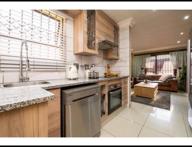 3 BEDROOM PROPERTY TO RENT IN FLEURHOF